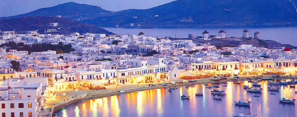 vedere panoramica asupra orasului Mykonos