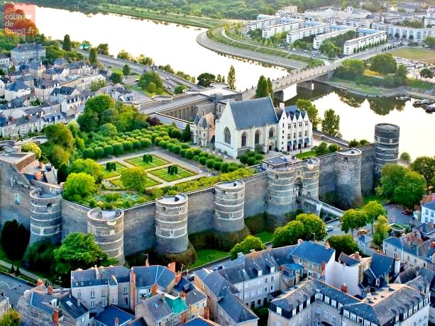 castele de pe Valea Loarei-Angers-min