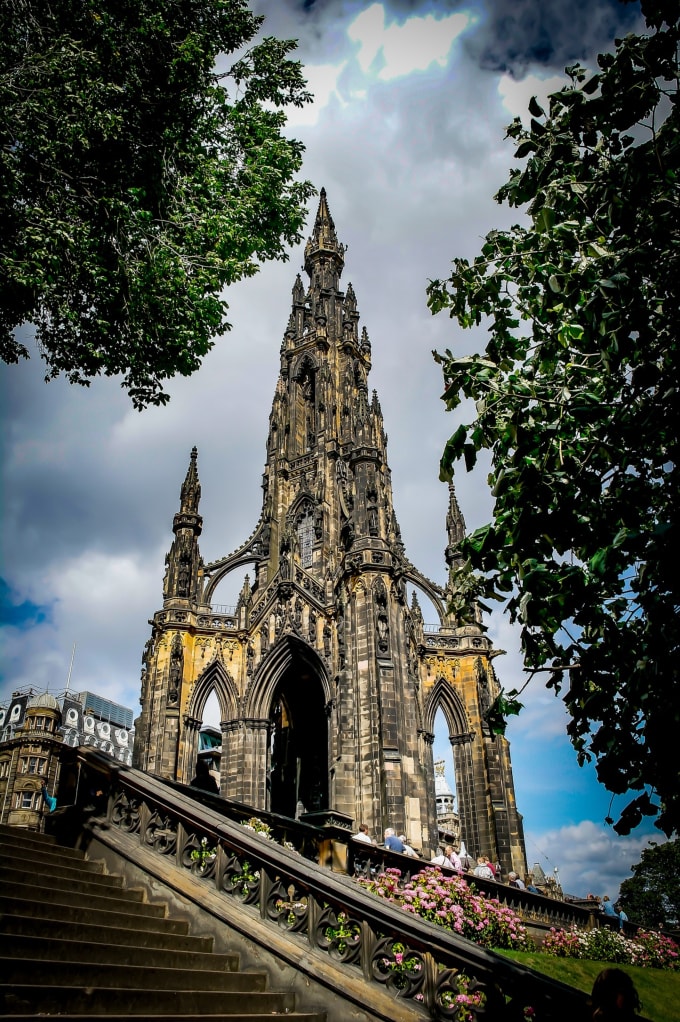 Monumentul dedicat scriitorului Scott din Edinburgh