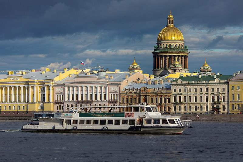 Obiective turistice Sankt Petersburg - Excursie cu vaporul de agrement in Sankt Petersburg