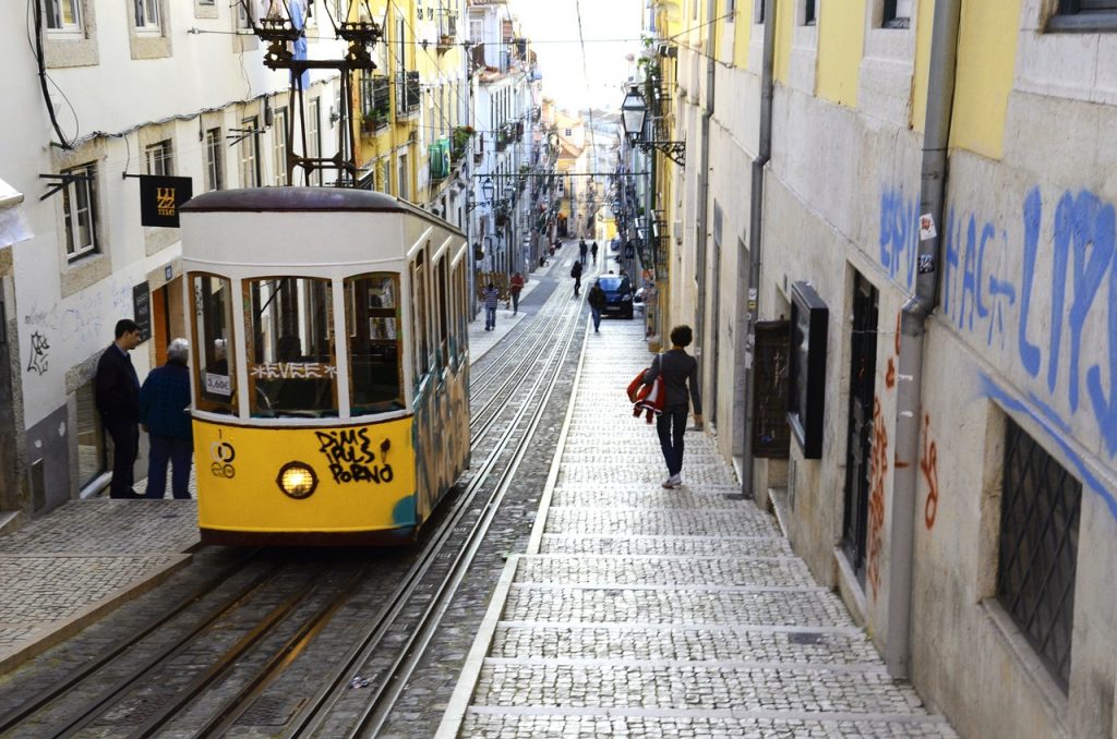 Funicularul Bica (tramvaiul 28), Lisabona, Portugalia