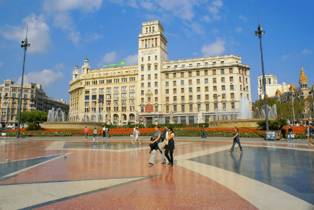 Ce poti vizita in Barcelona - Plaza Catalunya