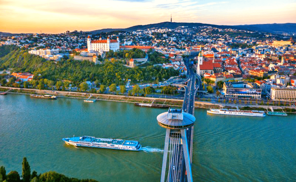 Obiective turistice Bratislava - Podul SNP
