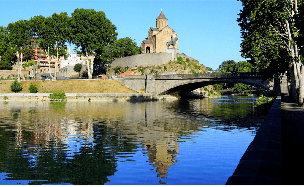 Obiective turistice Tbilisi - Templul Metekhi